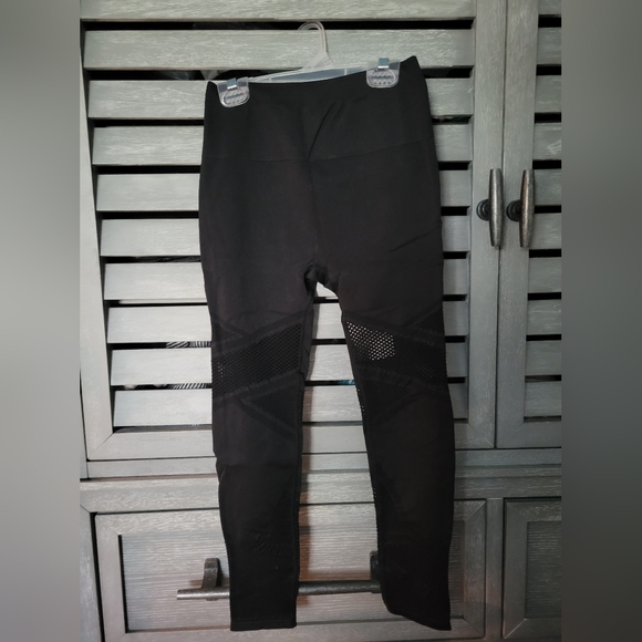 Fabletics | Mosaic High Waisted 7/8 Legging Black Size Small - Picture 4 of 6